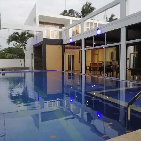 Saara Beach Hotel Marawila Buitenkant foto