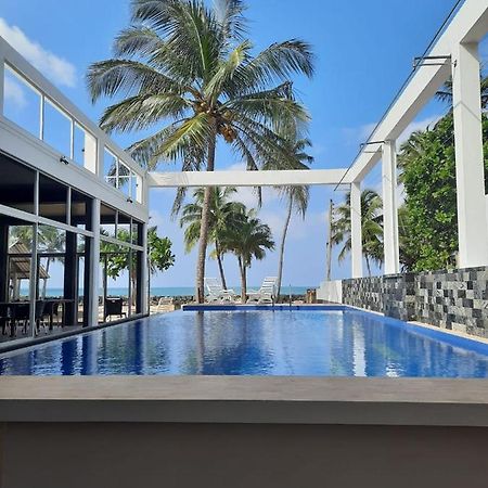 Saara Beach Hotel Marawila Buitenkant foto