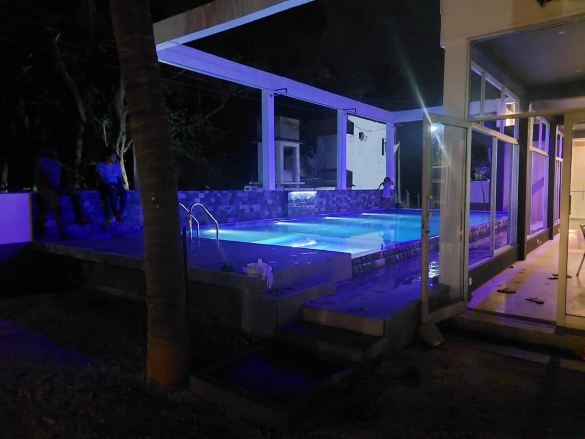 Saara Beach Hotel Marawila Buitenkant foto