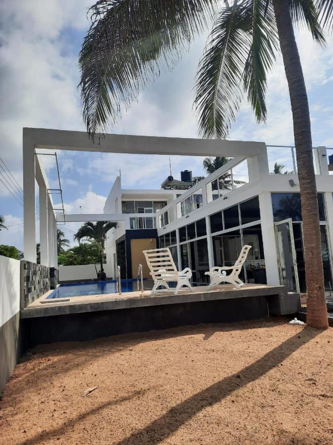 Saara Beach Hotel Marawila Buitenkant foto