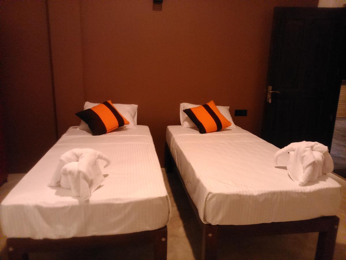 Saara Beach Hotel Marawila Buitenkant foto