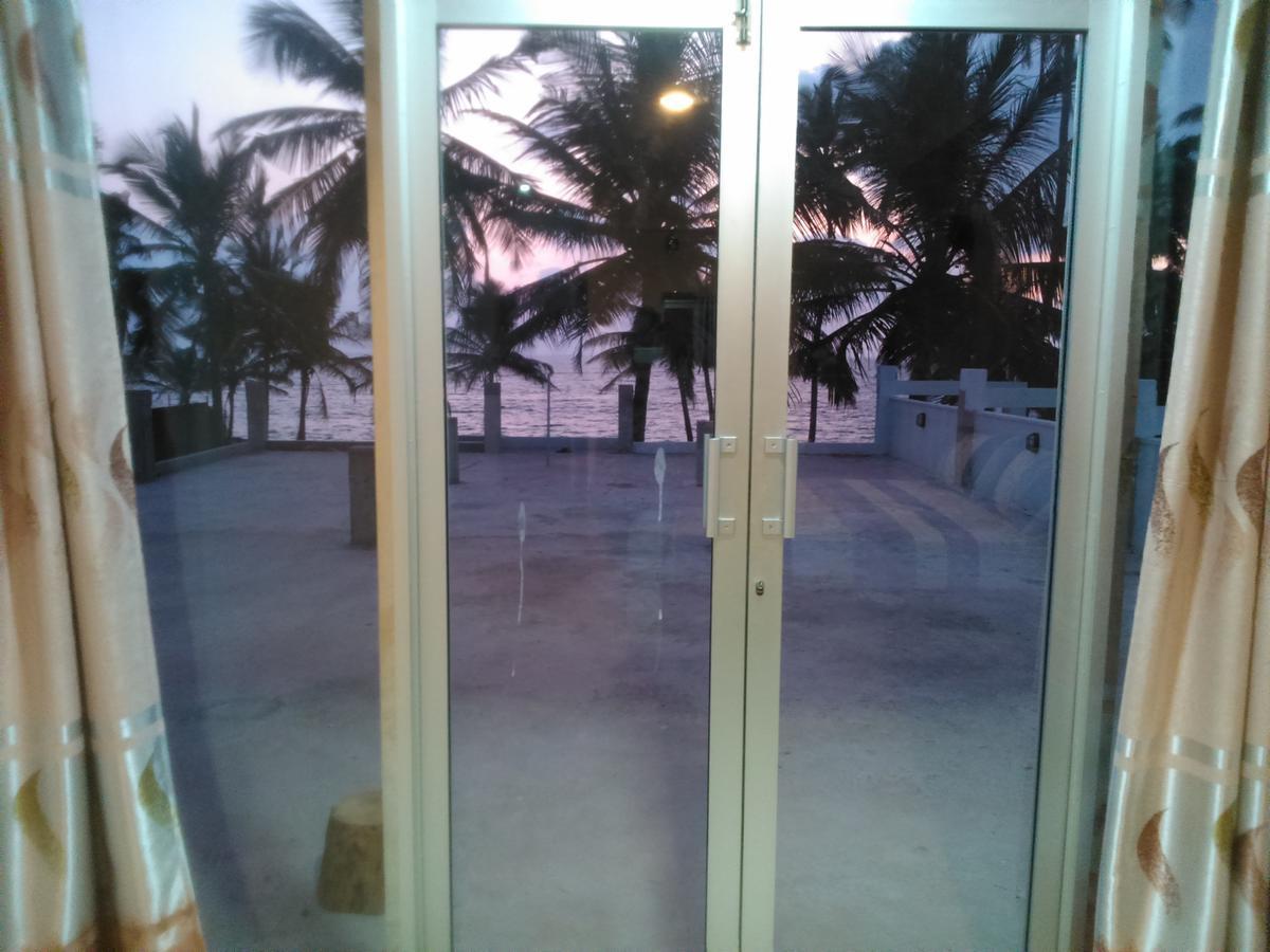 Saara Beach Hotel Marawila Buitenkant foto