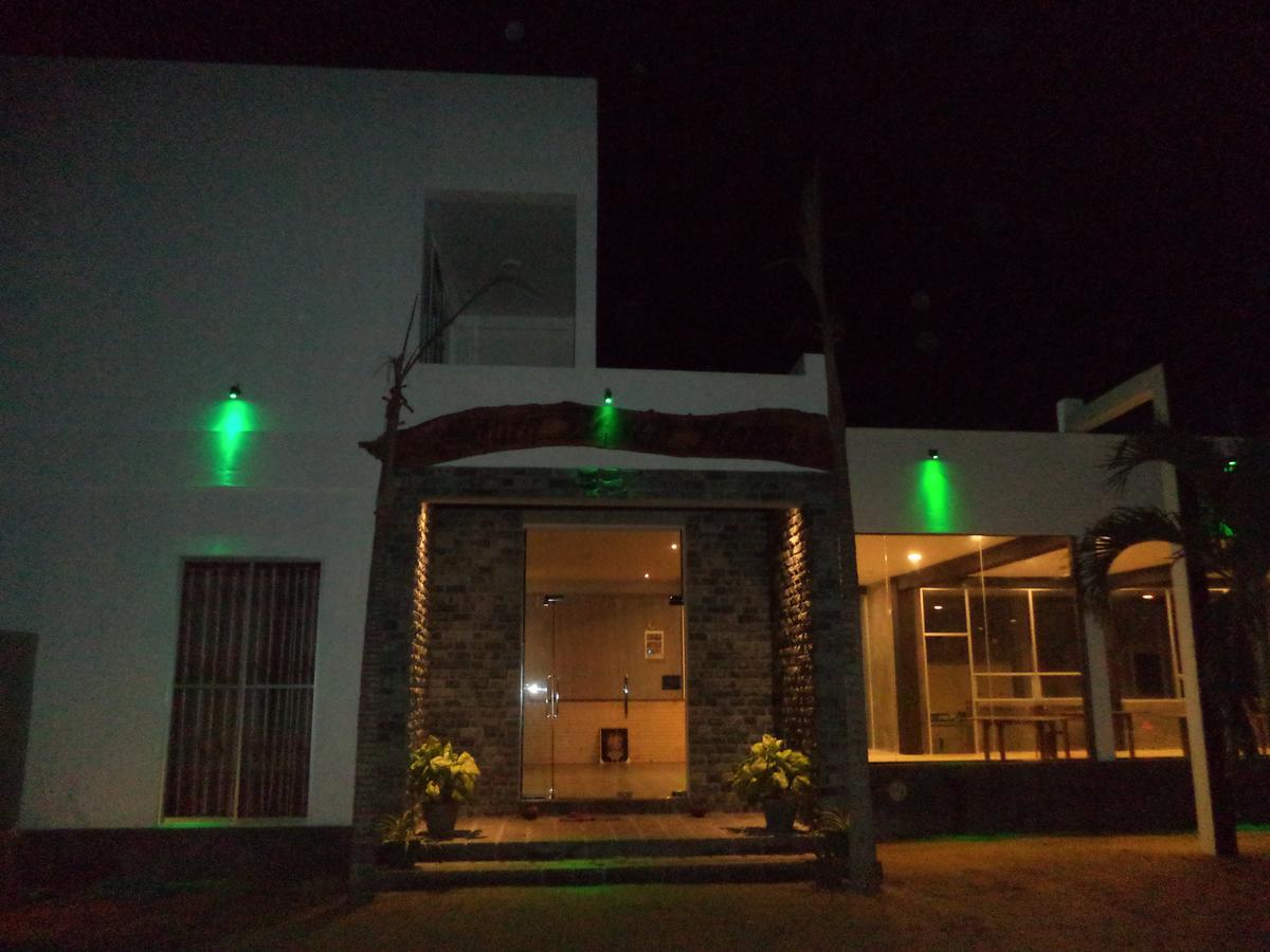 Saara Beach Hotel Marawila Buitenkant foto