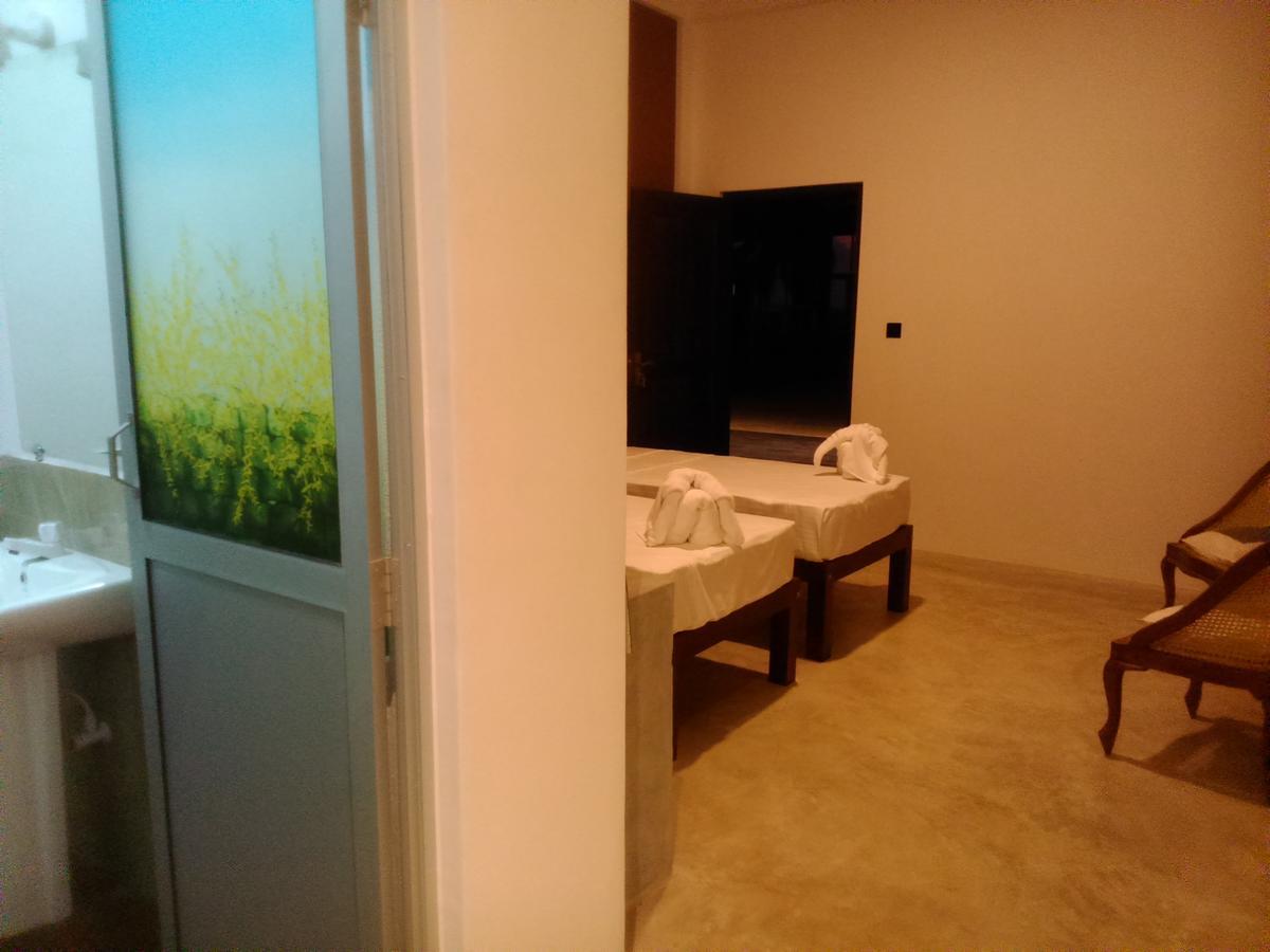Saara Beach Hotel Marawila Buitenkant foto