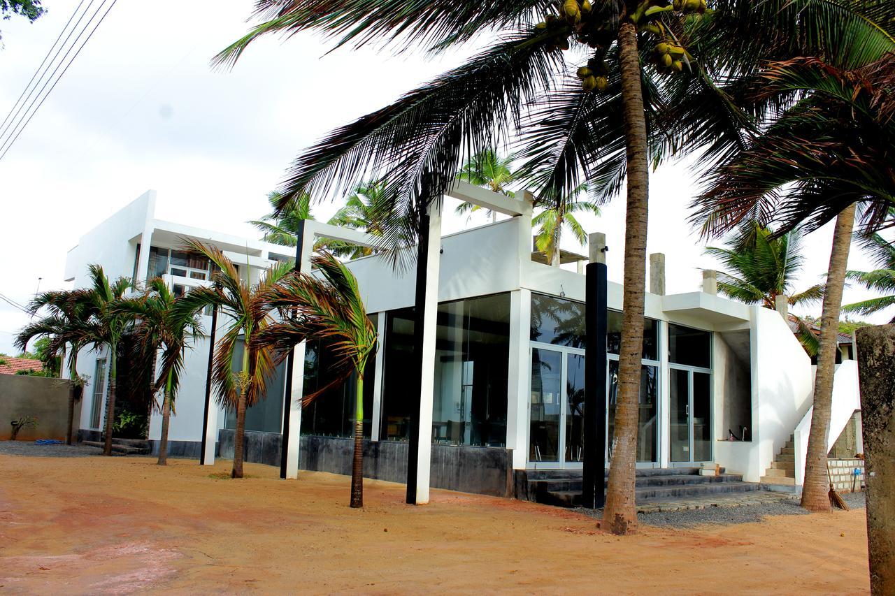 Saara Beach Hotel Marawila Buitenkant foto