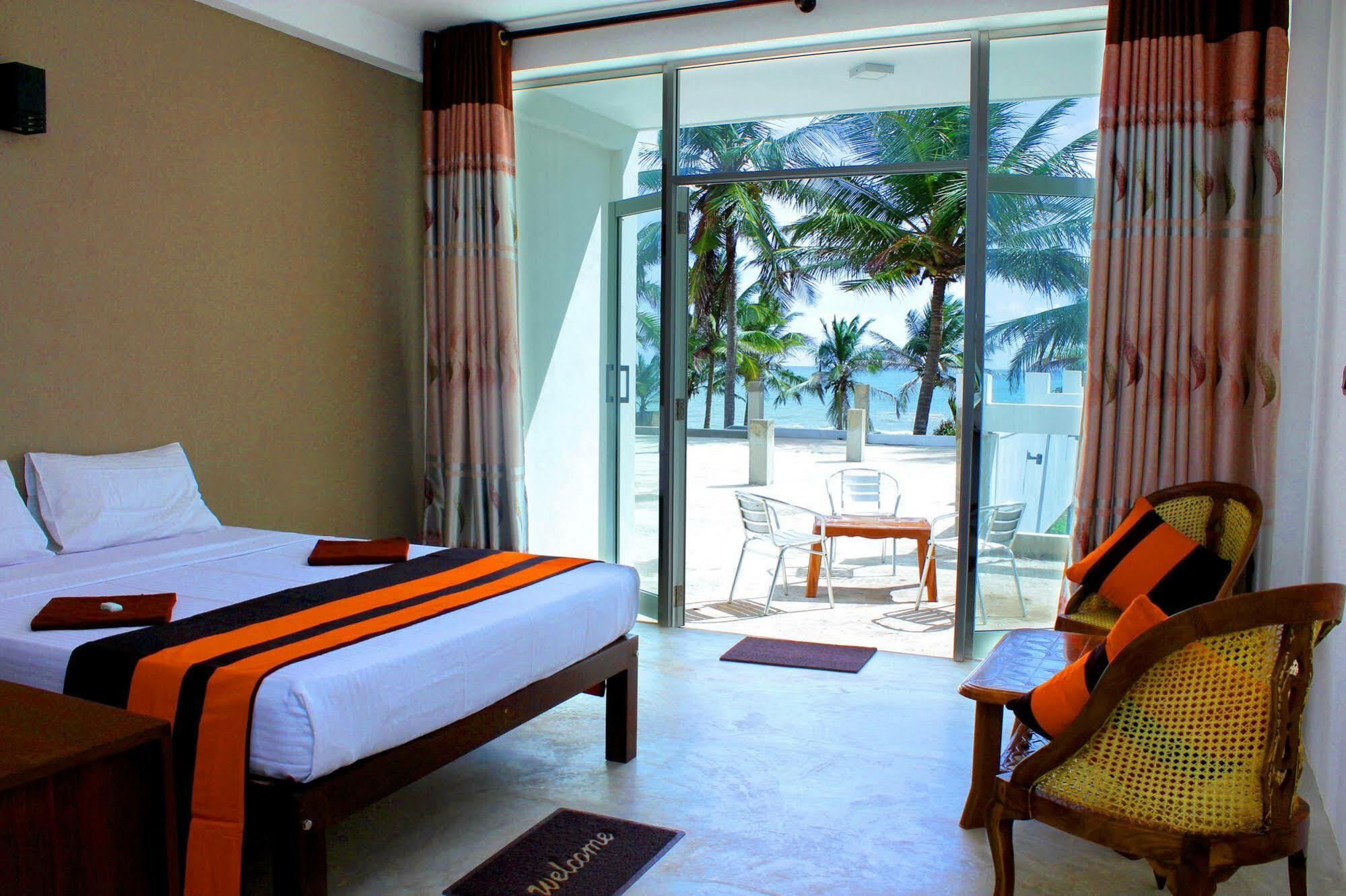 Saara Beach Hotel Marawila Buitenkant foto