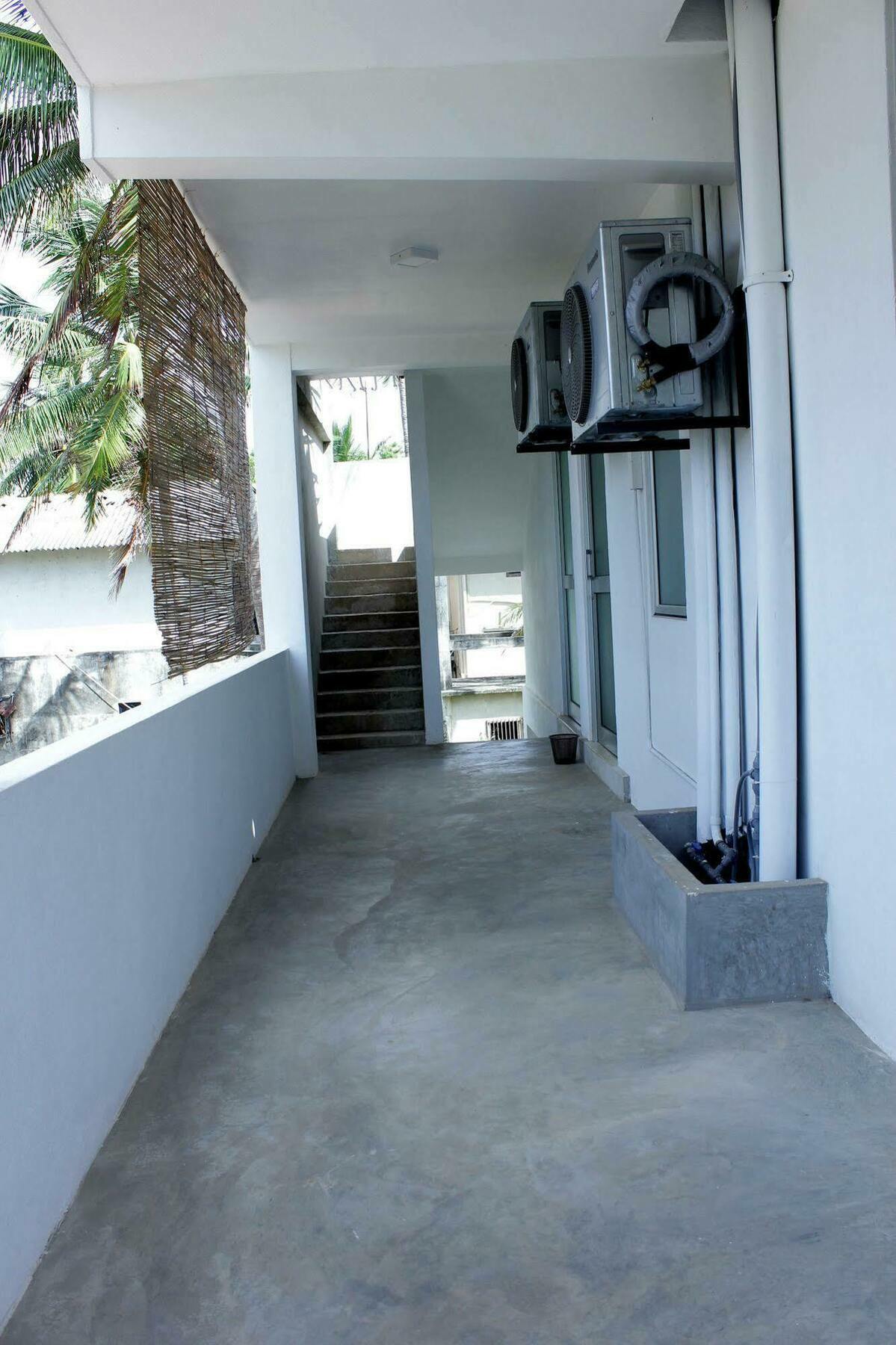 Saara Beach Hotel Marawila Buitenkant foto